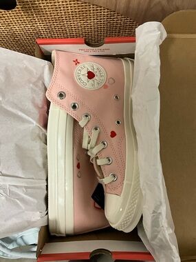 NEVER WORN Converse Chuck 70 Y2K Heart - Donut Glaze/Egret/Fever Dream